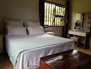 3 bedrooms, iron/ironing board, WiFi, bed sheets