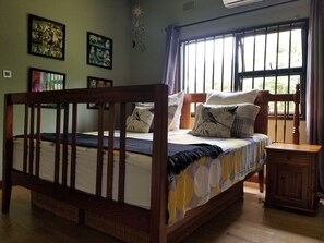 3 bedrooms, iron/ironing board, WiFi, bed sheets