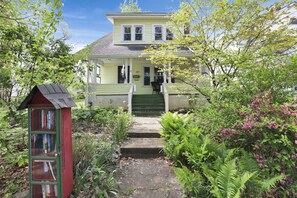 Exterior - Columbus: West Como Gardens (Columbus)