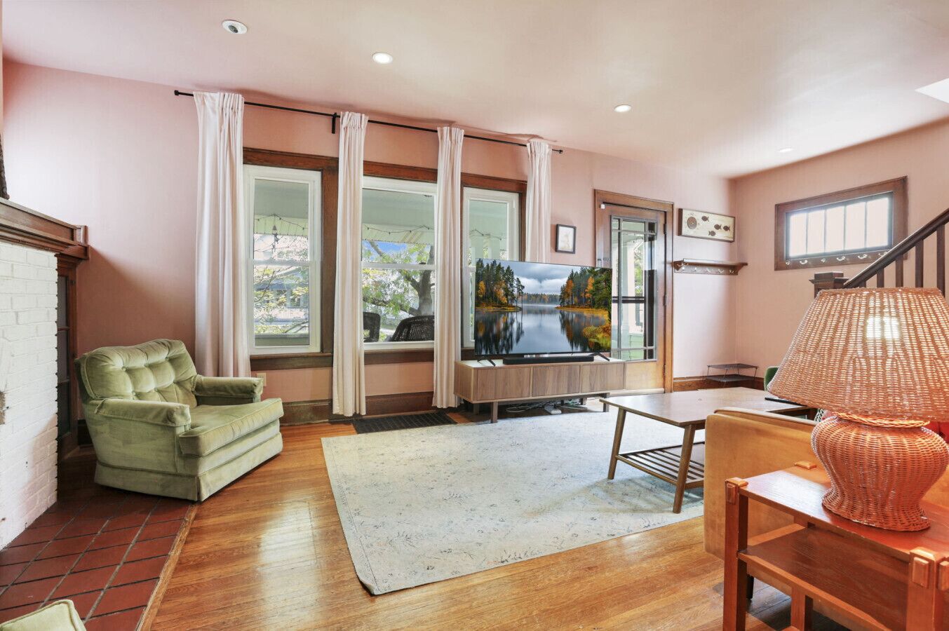 Smart-TV, peis og kontorer