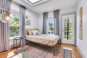 3 bedrooms, desk, iron/ironing board, free WiFi