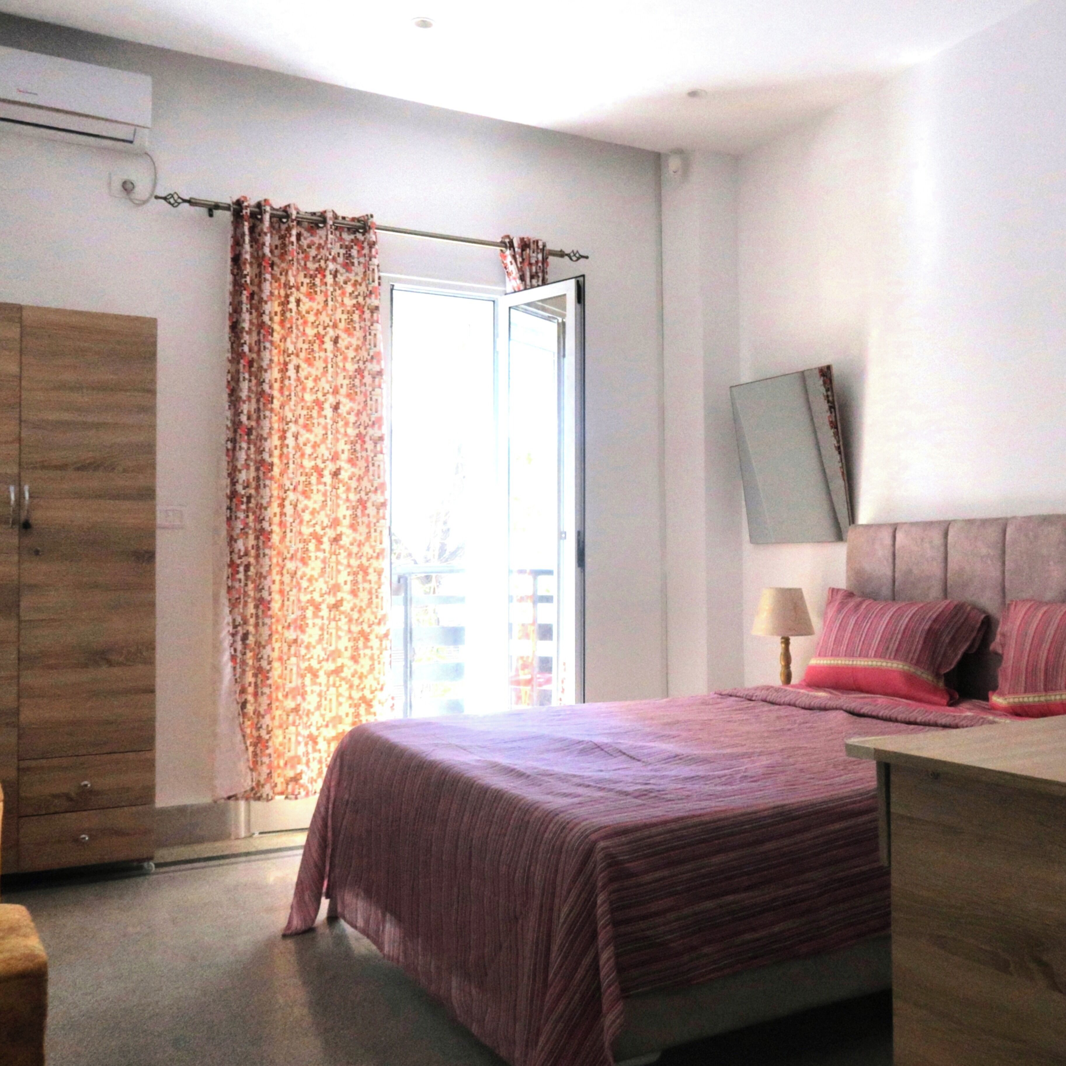 3 bedrooms, desk, iron/ironing board, WiFi