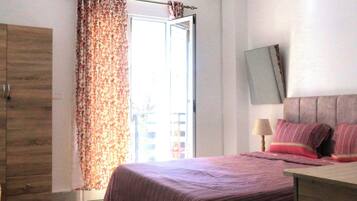 3 bedrooms, desk, iron/ironing board, WiFi