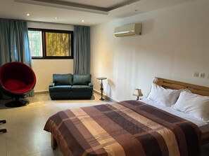 3 bedrooms, desk, iron/ironing board, WiFi