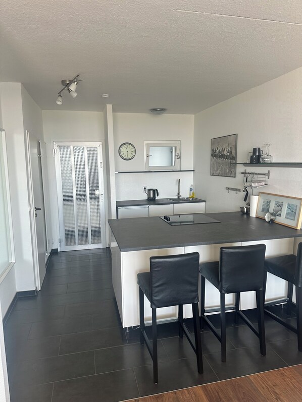 Private kitchen - Fully furnished studio apartment with panoramic views on the 12th floor No: 1211 (Bremen)