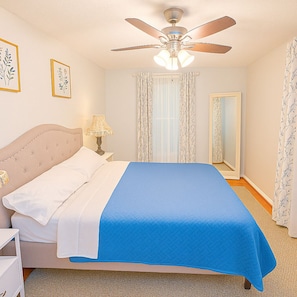 4 bedrooms, desk, iron/ironing board, free WiFi