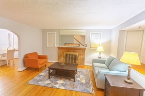 Smart TV, computer monitors