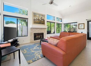 Smart TV, fireplace, books - 2-bedroom condo with amazing mountain views (Palm Desert)