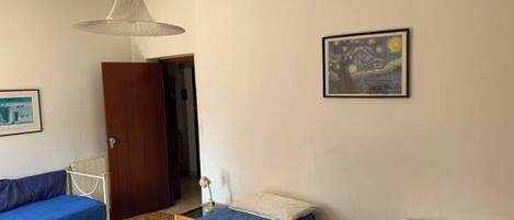 2 多间卧室、免费 WiFi、床单