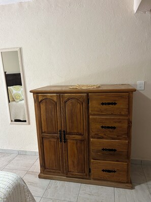 1 bedroom, iron/ironing board, WiFi