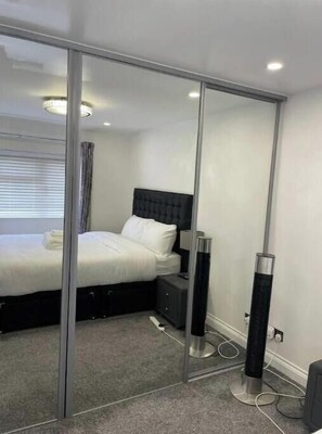 Iron/ironing board, WiFi, bed sheets