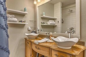 Shower, hair dryer - 3BR w/ Views • Trails/Airport (Anchorage)