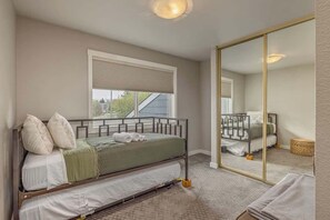 3 habitaciones, tabla de planchar con plancha y wifi