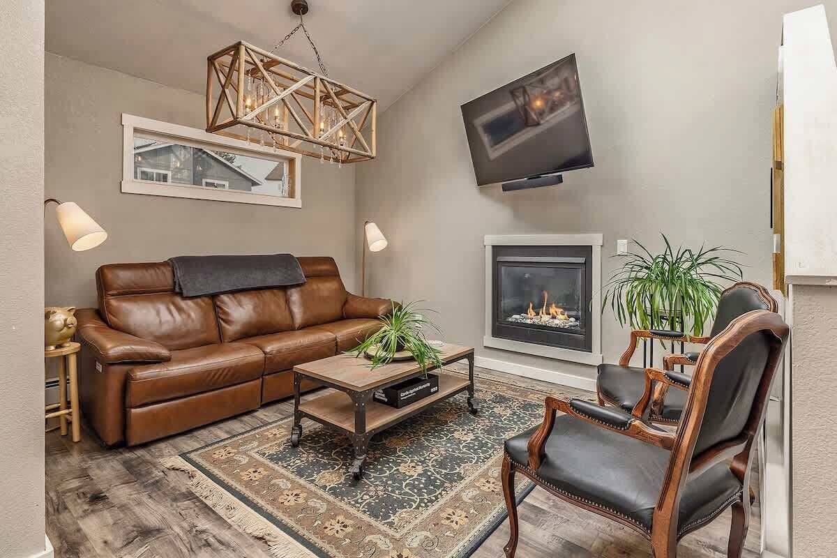 TV, peis og kontorer