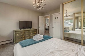 3 bedrooms, iron/ironing board, WiFi - 3BR w/ Views • Trails/Airport (Anchorage)