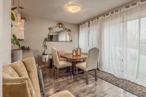 Dining - 3BR w/ Views • Trails/Airport (Anchorage)