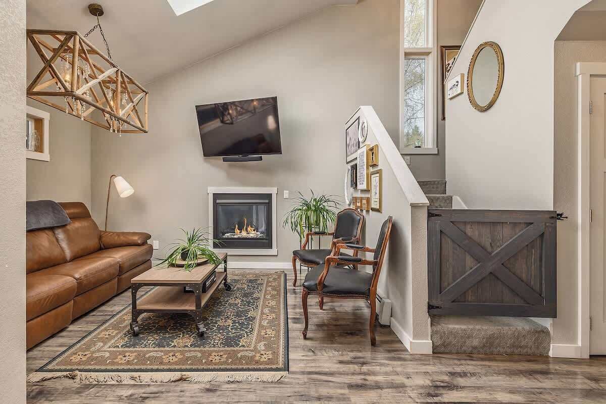 TV, fireplace, offices