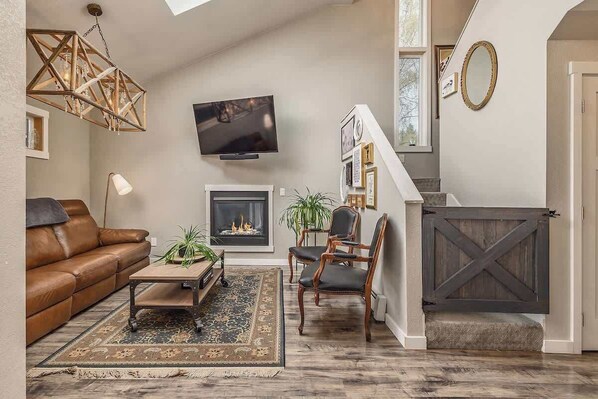 TV, fireplace, offices