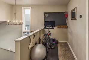 Fitness facility - 3BR w/ Views • Trails/Airport (Anchorage)