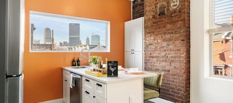 Charming 1-Bedroom Apartment in Lovely Pittsburgh With AC