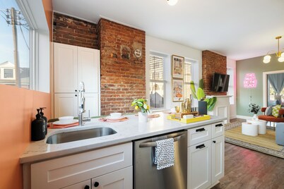 Charming 1-Bedroom Apartment in Lovely Pittsburgh With Ac