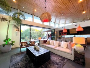 Living area - Eastside Mansion w Pool 7 Mins to Rainey (Austin)