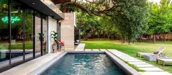 Eastside Mansion w Pool 7 Mins to Rainey