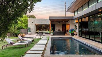 Outdoor pool, sun loungers