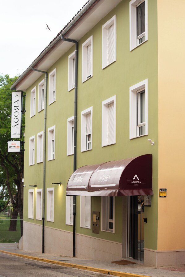 Exterior - Hostal Ágora (Novele)