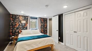 4 bedrooms, in-room safe, desk, iron/ironing board