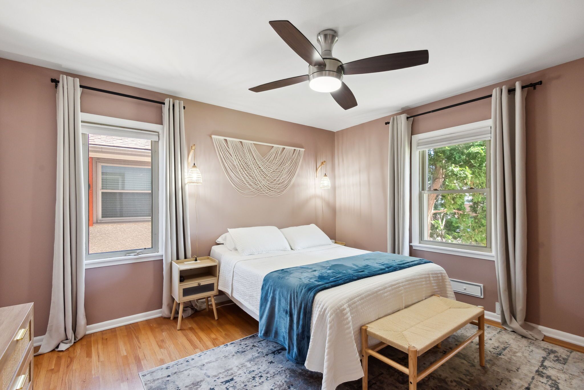 4 bedrooms, in-room safe, desk, iron/ironing board