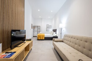 Tabla de planchar con plancha, wifi gratis y ropa de cama 