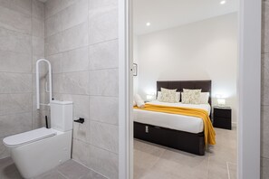 Bruser, hårtørrer, håndklæder