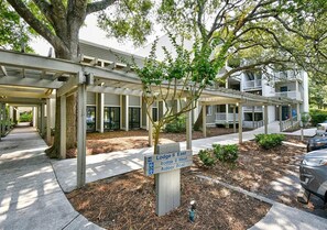Exterior - Shore is Sweet at Ocean Creek! Updated 1st floor condo, steps from the beach! (Myrtle Beach)