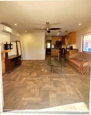 Smart TV - Charming 1-bedroom cottage with AC, WiFi in pleasant Borrego Springs. (Borrego Springs)