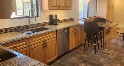 Charming 1-bedroom cottage with AC, WiFi in pleasant Borrego Springs.