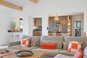 Living area - Luxurious villa with vineyard views, swimming pool and petanque court (Gassin)