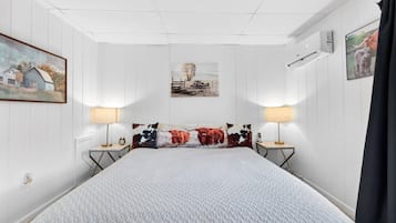 2 chambres, bureau, fer et planche à repasser, lit parapluie