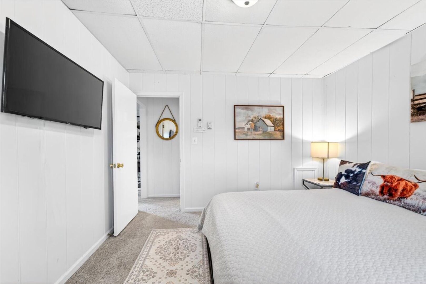 2 bedrooms, desk, iron/ironing board, travel cot