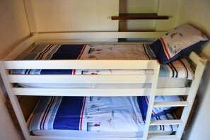 4 dormitorios, tabla de planchar con plancha, wifi gratis y ropa de cama