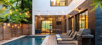 Backyard Pool Oasis Rainey St 6 min walk