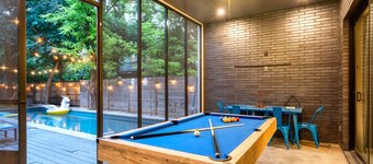 Backyard Pool Oasis Rainey St 6 min walk