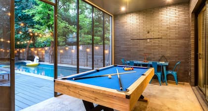Backyard Pool Oasis Rainey St 6 min walk