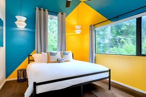 6 camere, una scrivania, postazione laptop, ferro/asse da stiro