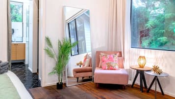 6 Schlafzimmer, Schreibtisch, laptopgeeigneter Arbeitsplatz