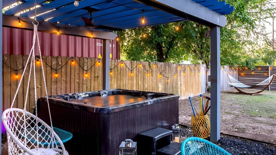 Heated Pool Haven w Hot Tub 3 min to DT