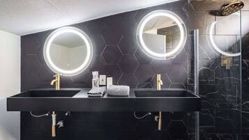 하우스, 침실 4개, 파티오, 수영장 전망 | 욕실 | 무료 세면용품, 헤어드라이어, 타월, 비누