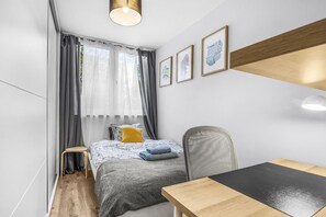 3 bedrooms, iron/ironing board, WiFi, bed sheets - 3 bedrooms condo close to downtown (Wrocław)