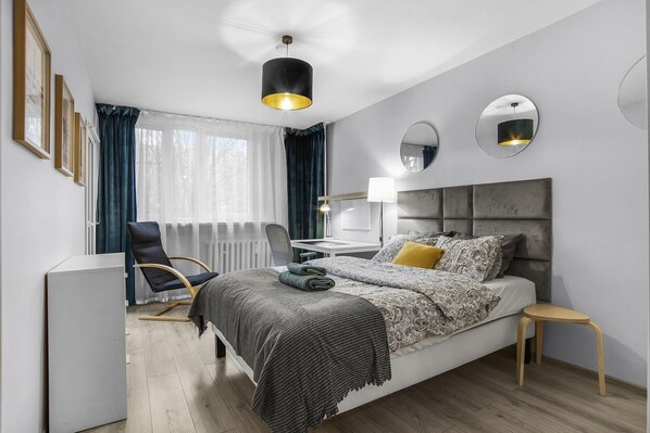 3 bedrooms, iron/ironing board, WiFi, bed sheets