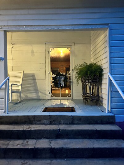 Charming 3-bedroom farmhouse  on the outskirts of Kemper and Noxubee County.